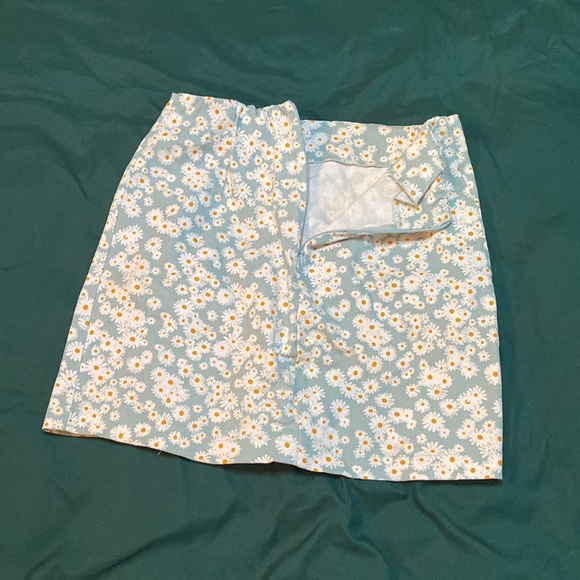 White Daisy Blue Mini Skirt - Picture 4 of 4